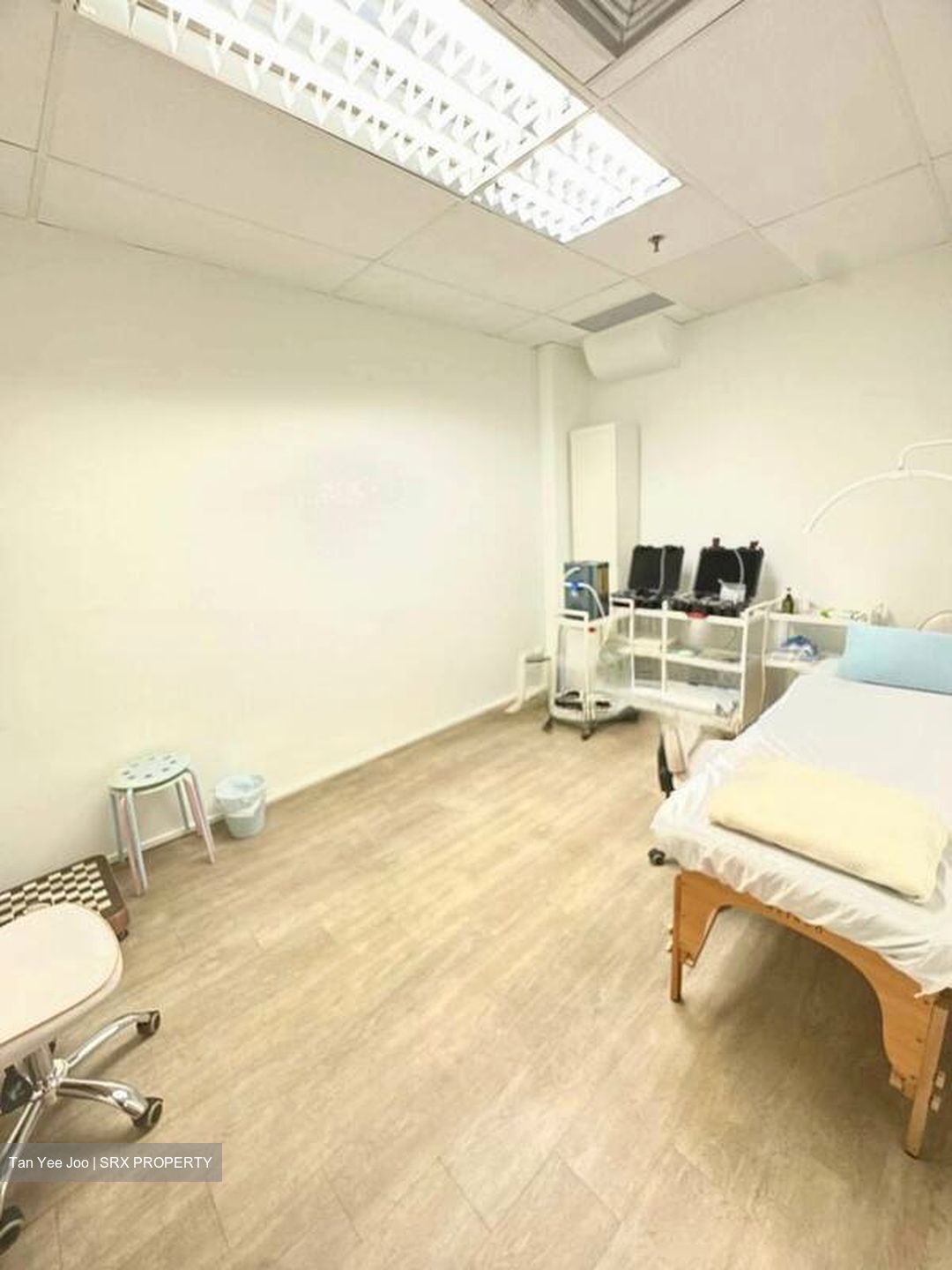 North Bridge Centre (D7), Office #495842441